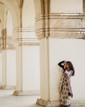 Saranya Pradeep Instagram - A step, a story, a sigh 🤎

📸 : @pallesunny 
Assisted by : @nani____08_ 

Hairstylist : @farzanashaik._.stylist 

#saree #story #rootedinculture #history #traditions #twist #sareelove #goldenhourphotography #photooftheday #naturevibes #wind #whisper #breeze #and #bliss #ig #insta #sunset #dreams #rustic #charm #sixyardsofgrace #timelesselegance #beauty #lostinthemoment #serenity #heritage #❤️❤️