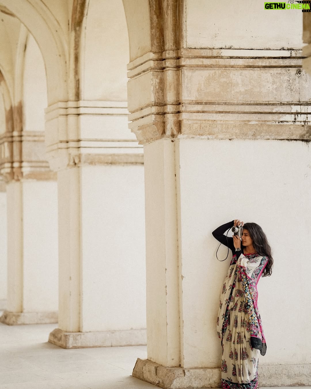 Saranya Pradeep - 42K Likes - A step, a story, a sigh 🤎

📸 : @pallesunny 
Assisted by : @nani____08_ 

Hairstylist : @farzanashaik._.stylist 

#saree #story #rootedinculture #history #traditions #twist #sareelove #goldenhourphotography #photooftheday #naturevibes #wind #whisper #breeze #and #bliss #ig #insta #sunset #dreams #rustic #charm #sixyardsofgrace #timelesselegance #beauty #lostinthemoment #serenity #heritage #❤️❤️