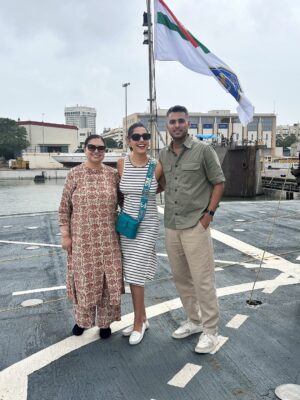 Sargam Koushal Instagram - I sea you 🌊
#sunday #family #mom #mothersanddaughters #love #sea #mumbai #gatewayofindia #taj #navy #beauty