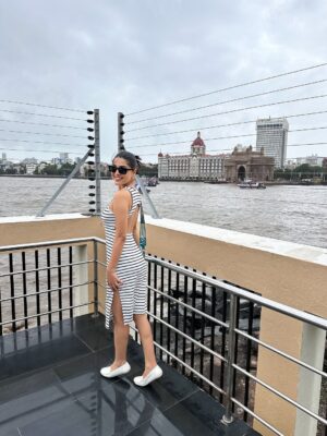 Sargam Koushal Instagram - I sea you 🌊
#sunday #family #mom #mothersanddaughters #love #sea #mumbai #gatewayofindia #taj #navy #beauty