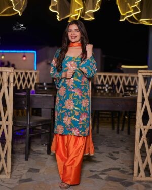 Sargun Sekhon Instagram - Suggest a captionš.
š· : @sp_maan_photography
.
.
.
.
#punjabisuit #punjabi #photooftheday #insta #instapic #instamood #trending #punjabisongs #farshisalwar #farshisalwarsuit #punjabisongs