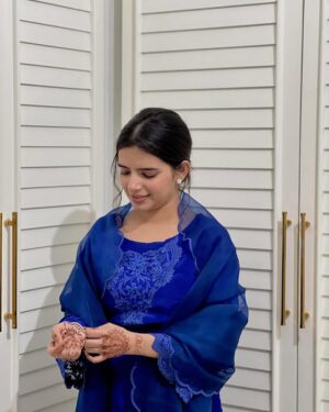Sargun Sekhon Instagram - Ve tenu vekh vekh jatti khirdišš«£
.
.
.
.
.
.
.
#instaphoto #instadaily #instagood #potd #punjabisuit #punjabistatus #punjabisongs #explorepage #instalove #bluesuit #wedding