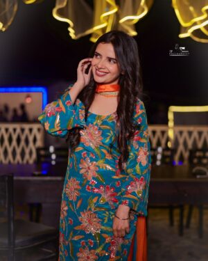 Sargun Sekhon Instagram - Suggest a captionš.
š· : @sp_maan_photography
.
.
.
.
#punjabisuit #punjabi #photooftheday #insta #instapic #instamood #trending #punjabisongs #farshisalwar #farshisalwarsuit #punjabisongs
