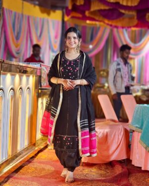 Sargun Sekhon Instagram - Pehli Jatti Di Pasand
Pehlan Hunde Si Ve Suit
Mainu Suita To Payara
Hunn Tu Lagdaš«¶š»š¤
.
.
.
.
.
.
.
.
.
#suitsalwar #punjab #weddingbells #punjabi #blacksuit #explore #love #picoftheday #ootd #punjabisuits
