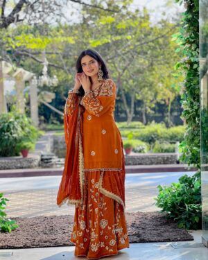 Sargun Sekhon Instagram - š§”āØš§”
Suit : @the_violet_dresser
.
.
.
.
.
.
#insta #punjabi #instagood #explore #punjabisuit #punjab #weddingoutfit #ootd #photooftheday #punjabisongs #trending #punjabiwedding
