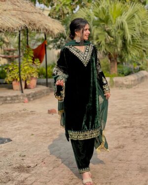 Sargun Sekhon Instagram - Tere karke tyaar hoyi cšš
.
.
.
.
.
.
.
#instagood #instapost #instadaily #potd #suitoutfit #meesho #meeshofinds #green #punjabisuits #punjab #punjabisongs