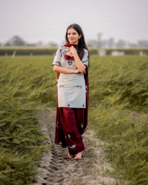 Sargun Sekhon Instagram - Which one is your favourite ? š«£š¤
Suit : @surkh_roo_label
šø : @weddingshadesandstories
.
.
.
.
.
.
#photooftheday #instapost #instamood #trending #punjab #pind #explore #lovepunjab #punjabisuit #instafit #punjabisongs