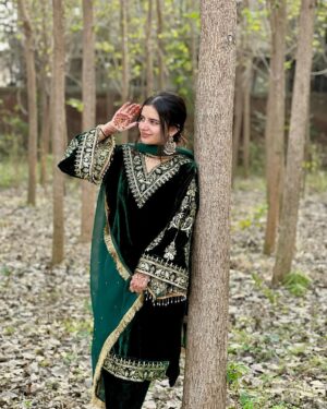 Sargun Sekhon Instagram - Tere karke tyaar hoyi cšš
.
.
.
.
.
.
.
#instagood #instapost #instadaily #potd #suitoutfit #meesho #meeshofinds #green #punjabisuits #punjab #punjabisongs