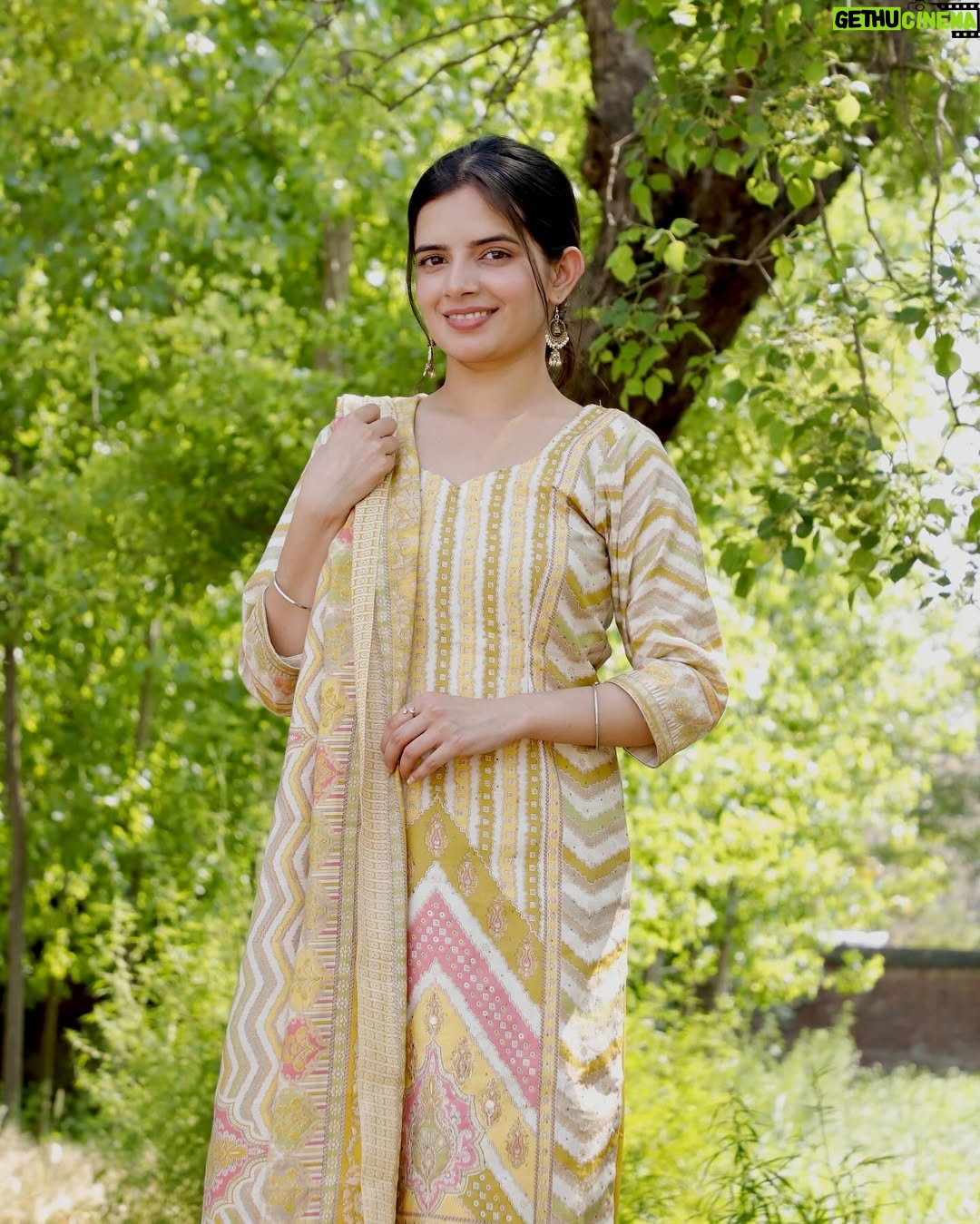 Sargun Sekhon - 10.1K Likes - Caption suggest kro es post layi😛😍
.
.
.
.
.
.
.
.
#photooftheday #explore #insta #instalike #instagram #picoftheday #ootd #explorepage #love #trending #punjab #punjabisongs #punjabisuit