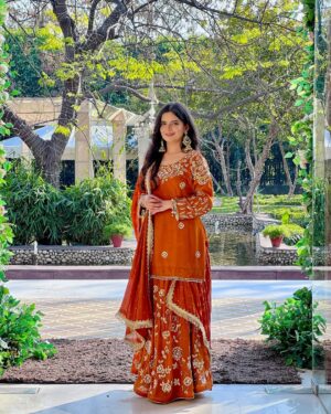 Sargun Sekhon Instagram - š§”āØš§”
Suit : @the_violet_dresser
.
.
.
.
.
.
#insta #punjabi #instagood #explore #punjabisuit #punjab #weddingoutfit #ootd #photooftheday #punjabisongs #trending #punjabiwedding