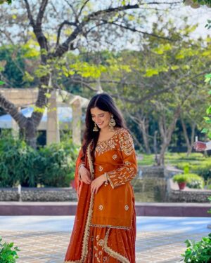 Sargun Sekhon Instagram - š§”āØš§”
Suit : @the_violet_dresser
.
.
.
.
.
.
#insta #punjabi #instagood #explore #punjabisuit #punjab #weddingoutfit #ootd #photooftheday #punjabisongs #trending #punjabiwedding