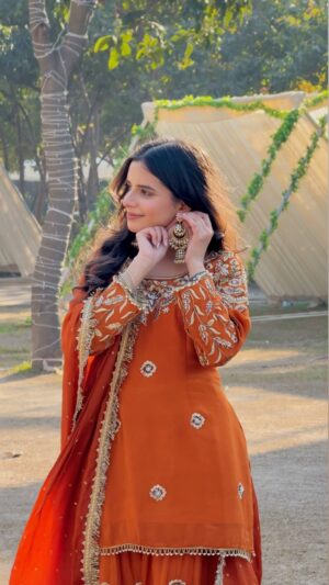 Sargun Sekhon Instagram - 🧡😛 @the_violet_dresser
.
.
.
.
.
#punjabisongs #insta #trending #punjabisuit #ootd #weddingoutfit #instalove #explore #punjab #punjabi #suit