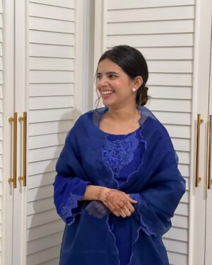 Sargun Sekhon Instagram - Ve tenu vekh vekh jatti khirdišš«£
.
.
.
.
.
.
.
#instaphoto #instadaily #instagood #potd #punjabisuit #punjabistatus #punjabisongs #explorepage #instalove #bluesuit #wedding