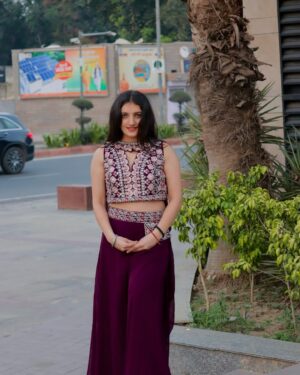 Sarika Luthra Instagram - Grace in every fold 🌸💜
#fashion #foryou #diwali #traditional
