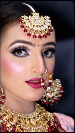 Sarika Luthra Instagram - One work for my stunner ♥️
#skinaliveunisexsalonandacademy #popxowedding #indianbridalmakeup #wedmegood #indian #makeupartist #engagementmakeup #delhiengagement #indianstreetfashion #delhimakeupartist #makeupartistindia #indianmakeup #indianengagement #zowed #indianengagementinspiration