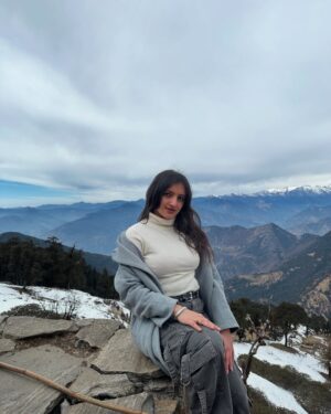 Sarika Luthra Instagram - 🏔️✨
#mountains #love #insta #fashion
