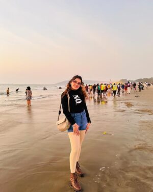 Sarika Luthra Instagram - Lost in the beauty of the sky <<<3
#sunset #saruluthraofficial❤️🔥 #goabeach #goadiaries #piyushluthra