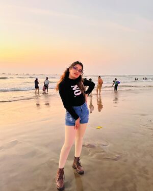 Sarika Luthra Instagram - Lost in the beauty of the sky <<<3
#sunset #saruluthraofficial❤️🔥 #goabeach #goadiaries #piyushluthra