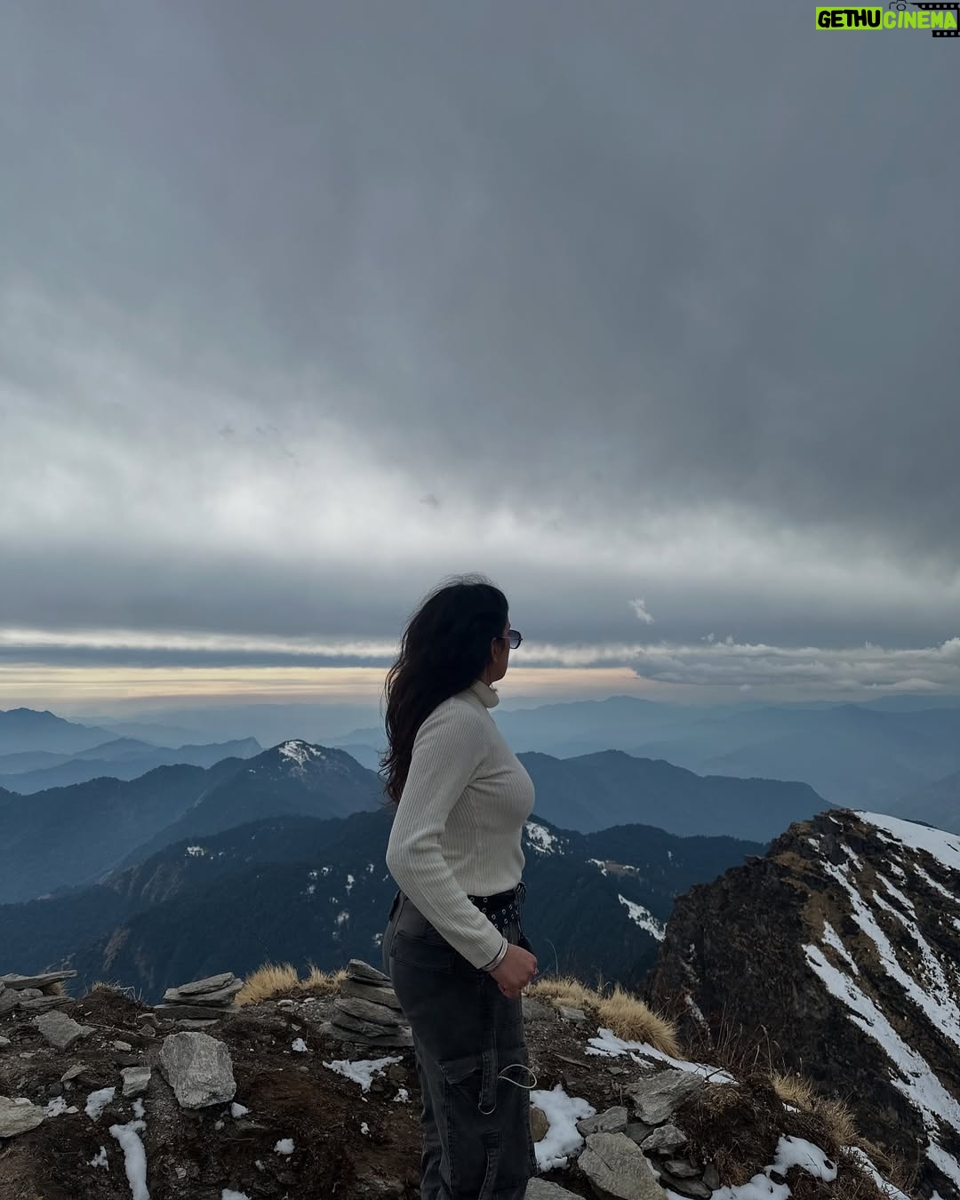 Sarika Luthra - 274 Likes - 🏔️✨

#mountains #love #insta #fashion