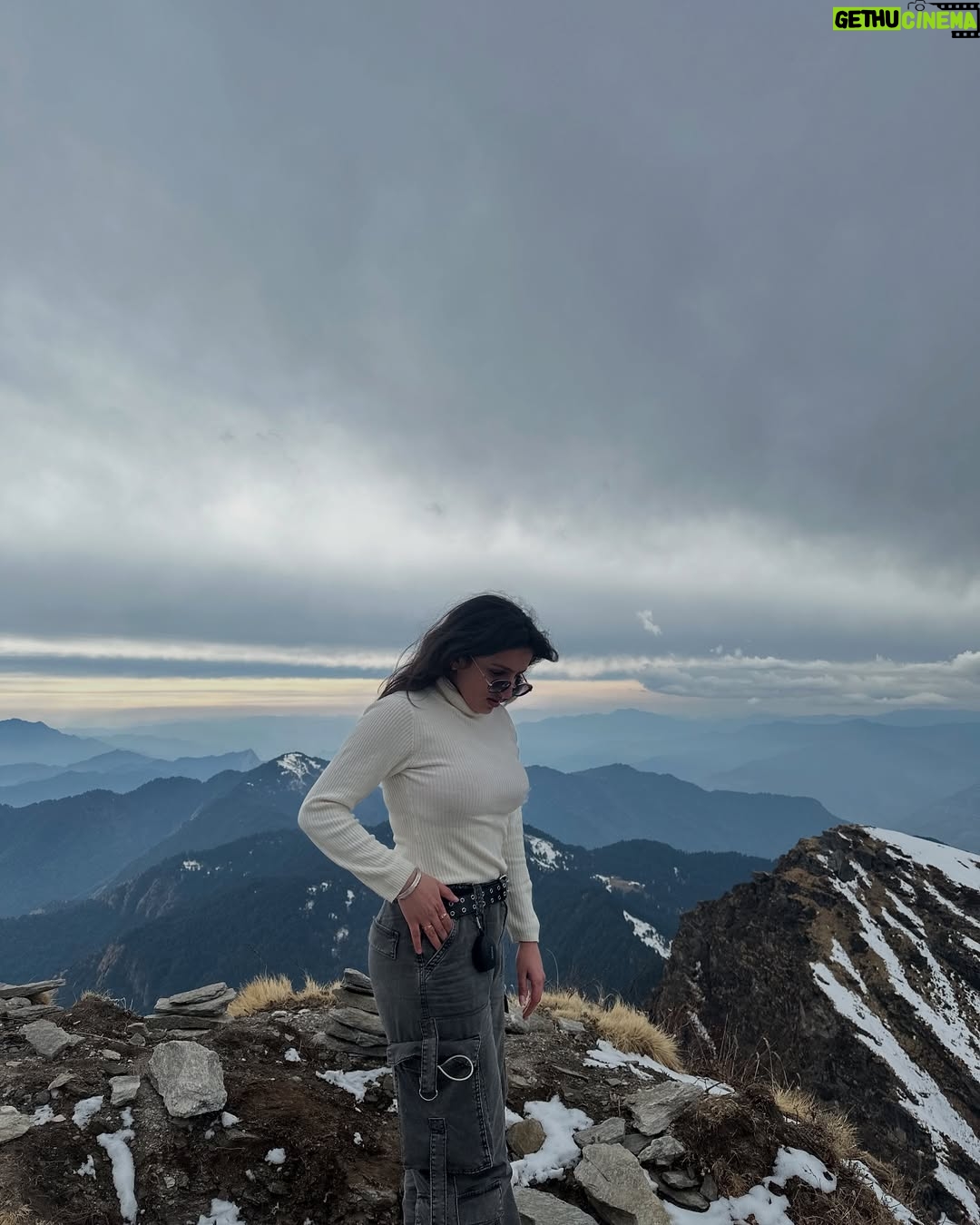 Sarika Luthra - 274 Likes - 🏔️✨

#mountains #love #insta #fashion