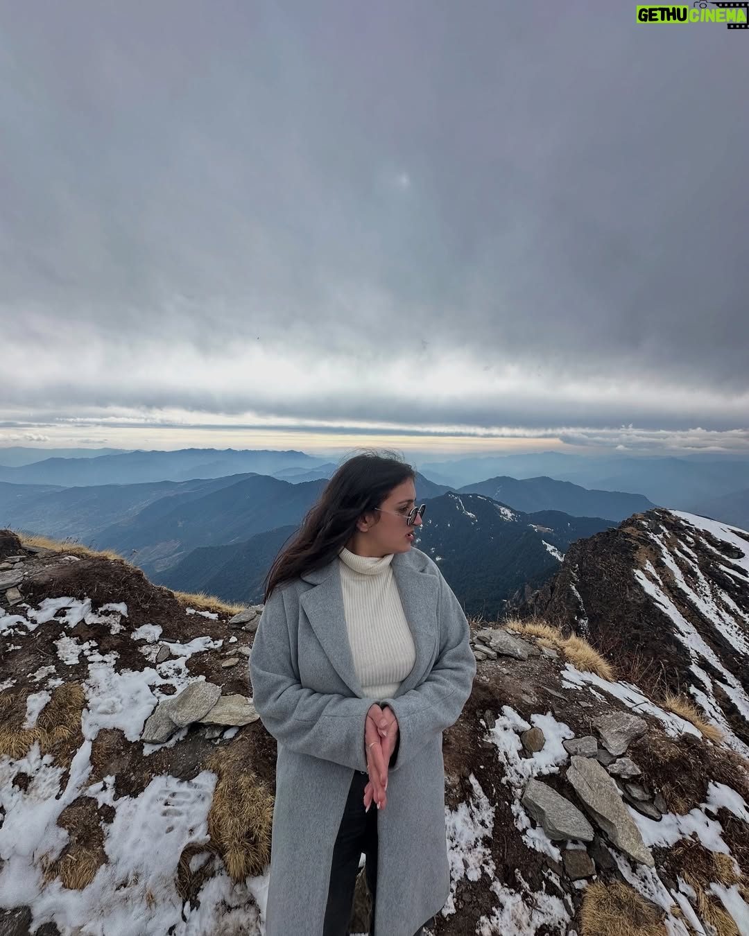 Sarika Luthra - 274 Likes - 🏔️✨

#mountains #love #insta #fashion
