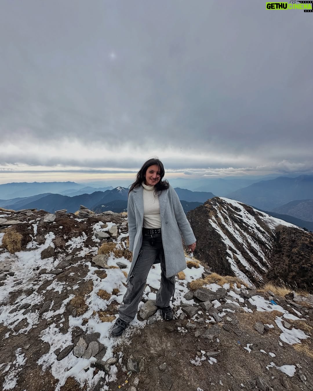 Sarika Luthra - 274 Likes - 🏔️✨

#mountains #love #insta #fashion