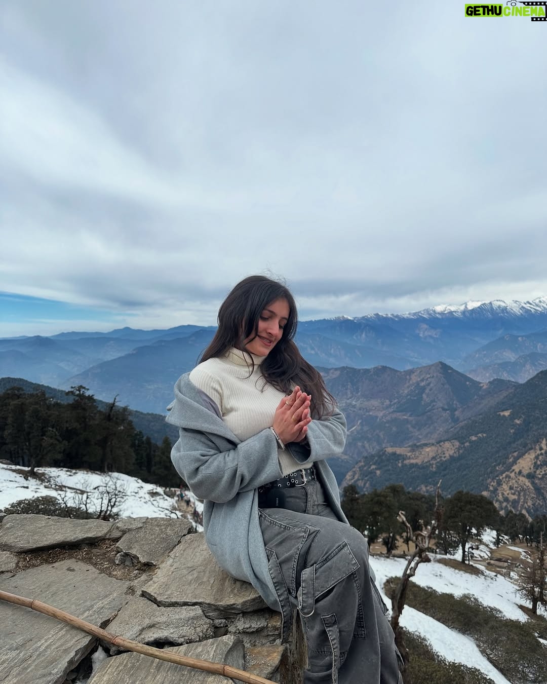 Sarika Luthra - 274 Likes - 🏔️✨

#mountains #love #insta #fashion