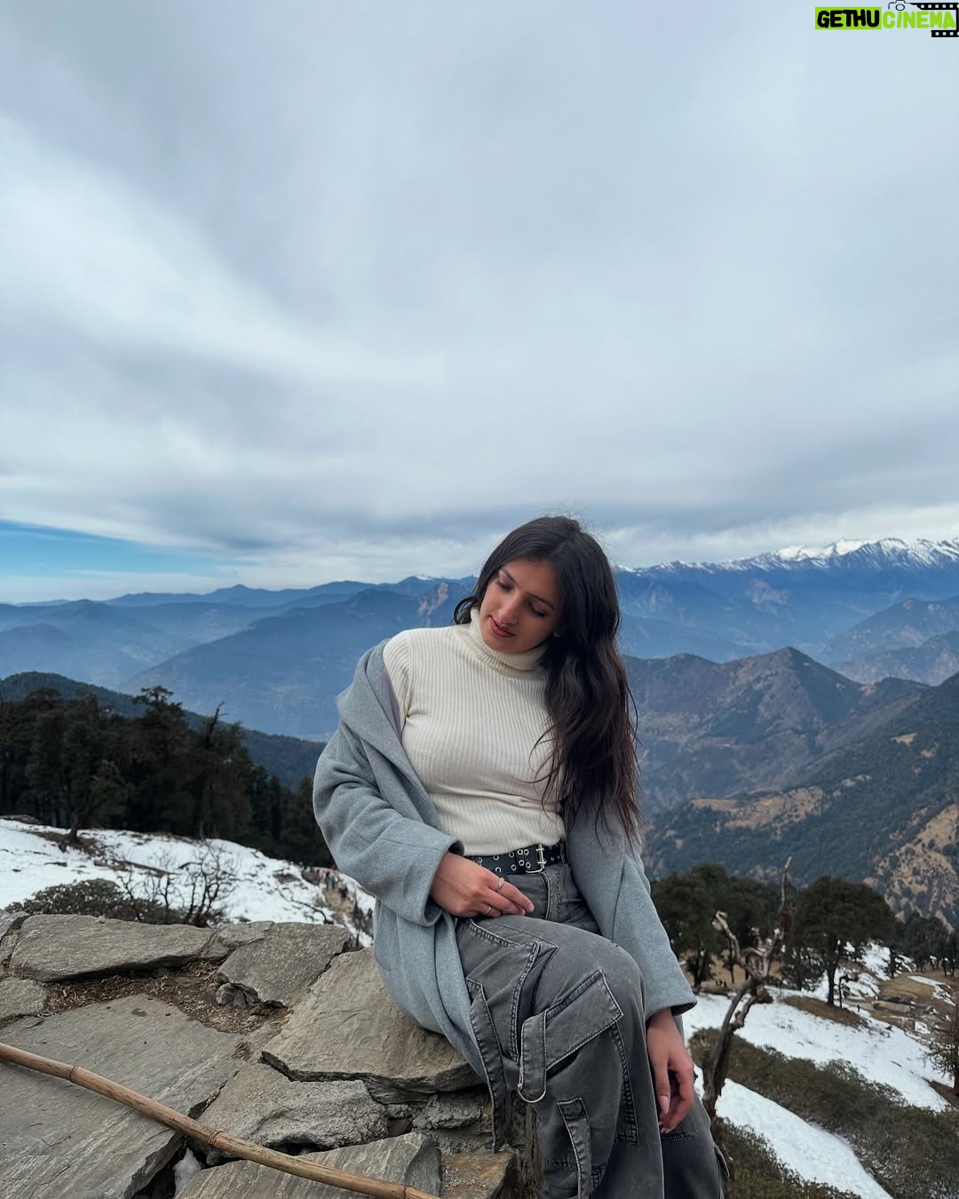 Sarika Luthra - 274 Likes - 🏔️✨

#mountains #love #insta #fashion