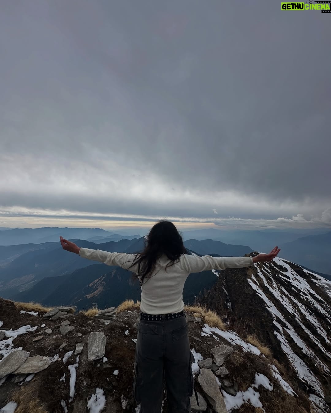 Sarika Luthra - 274 Likes - 🏔️✨

#mountains #love #insta #fashion