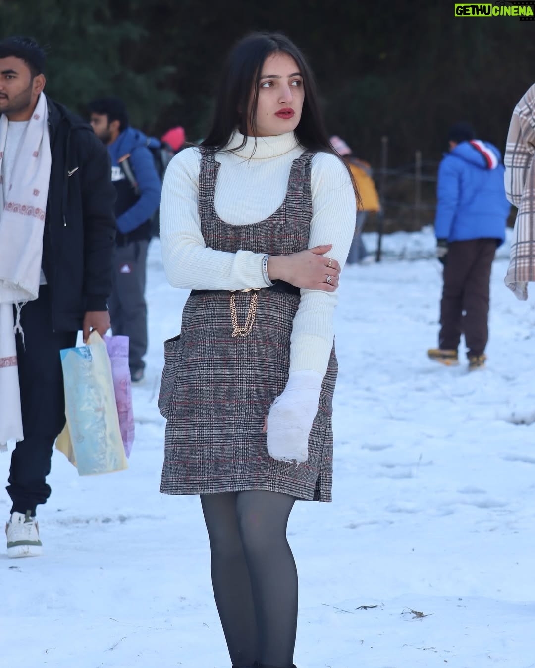 Sarika Luthra - 355 Likes - Embracing the frosty beauty of winter❤️

#manali #viral #trip #tour #happiness #travel #post #fashion #love #solangvalley #pictures #post #pose