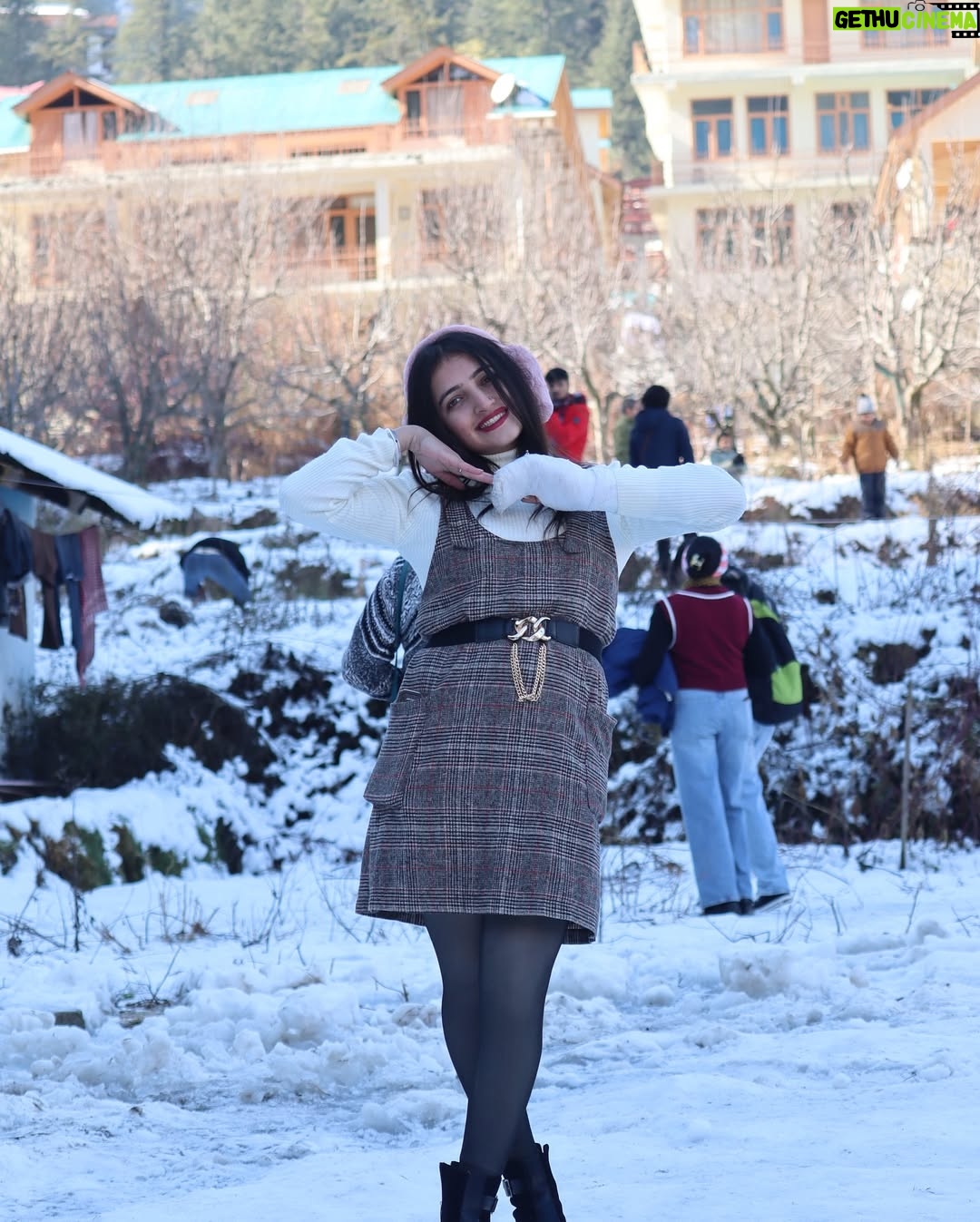Sarika Luthra - 355 Likes - Embracing the frosty beauty of winter❤️

#manali #viral #trip #tour #happiness #travel #post #fashion #love #solangvalley #pictures #post #pose
