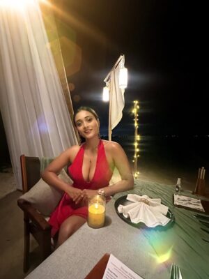 Satarupa Pyne Instagram - You are seeing Red .. ❤️‍🔥🌶️‼️. .
.
.
.
#satarupapyne  #Pyne #Pyneholics