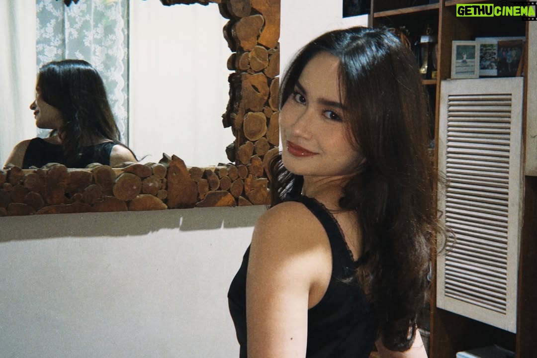 Satine Zaneta - 30.2K Likes - 23!!! ☁️🩷