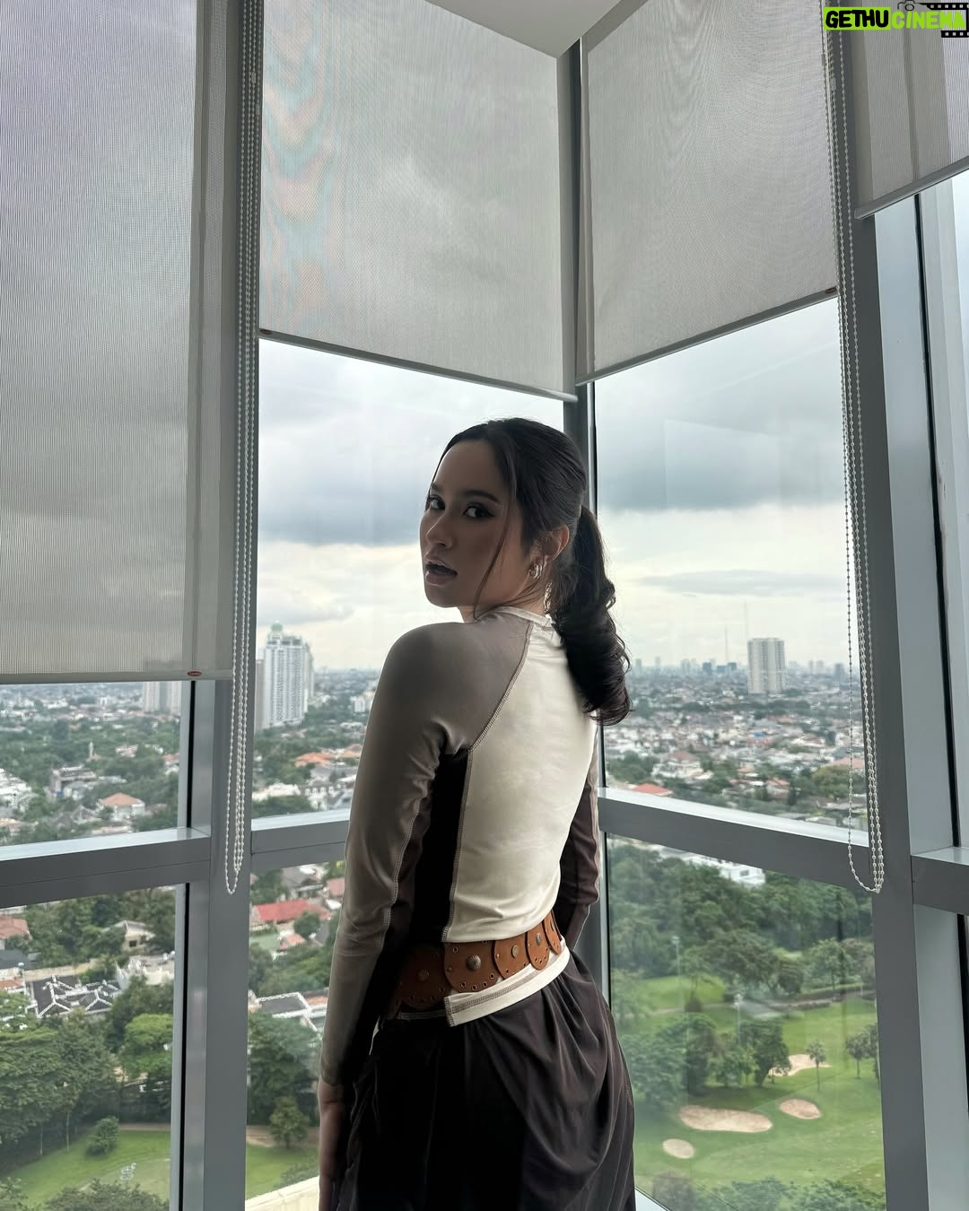 Satine Zaneta - 16.7K Likes - ningrum   satine =