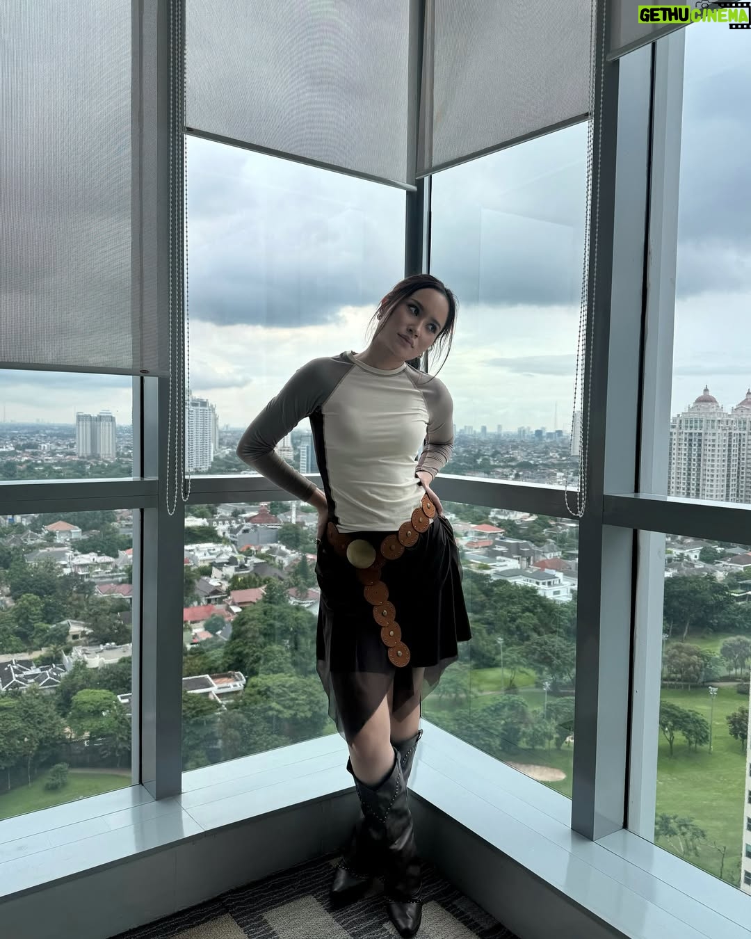 Satine Zaneta - 16.7K Likes - ningrum   satine =