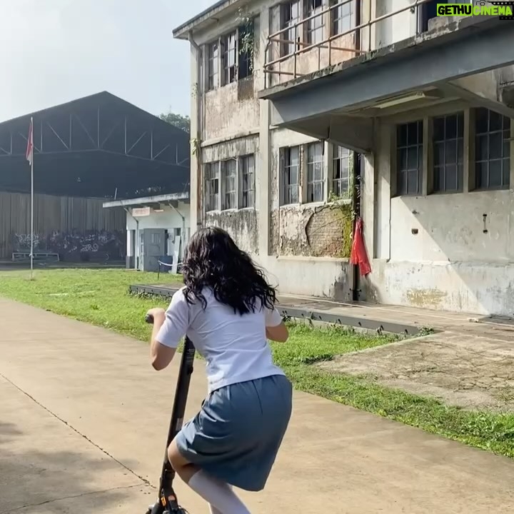 Satine Zaneta - 25.2K Likes - keluarga bukit duri ku ♡