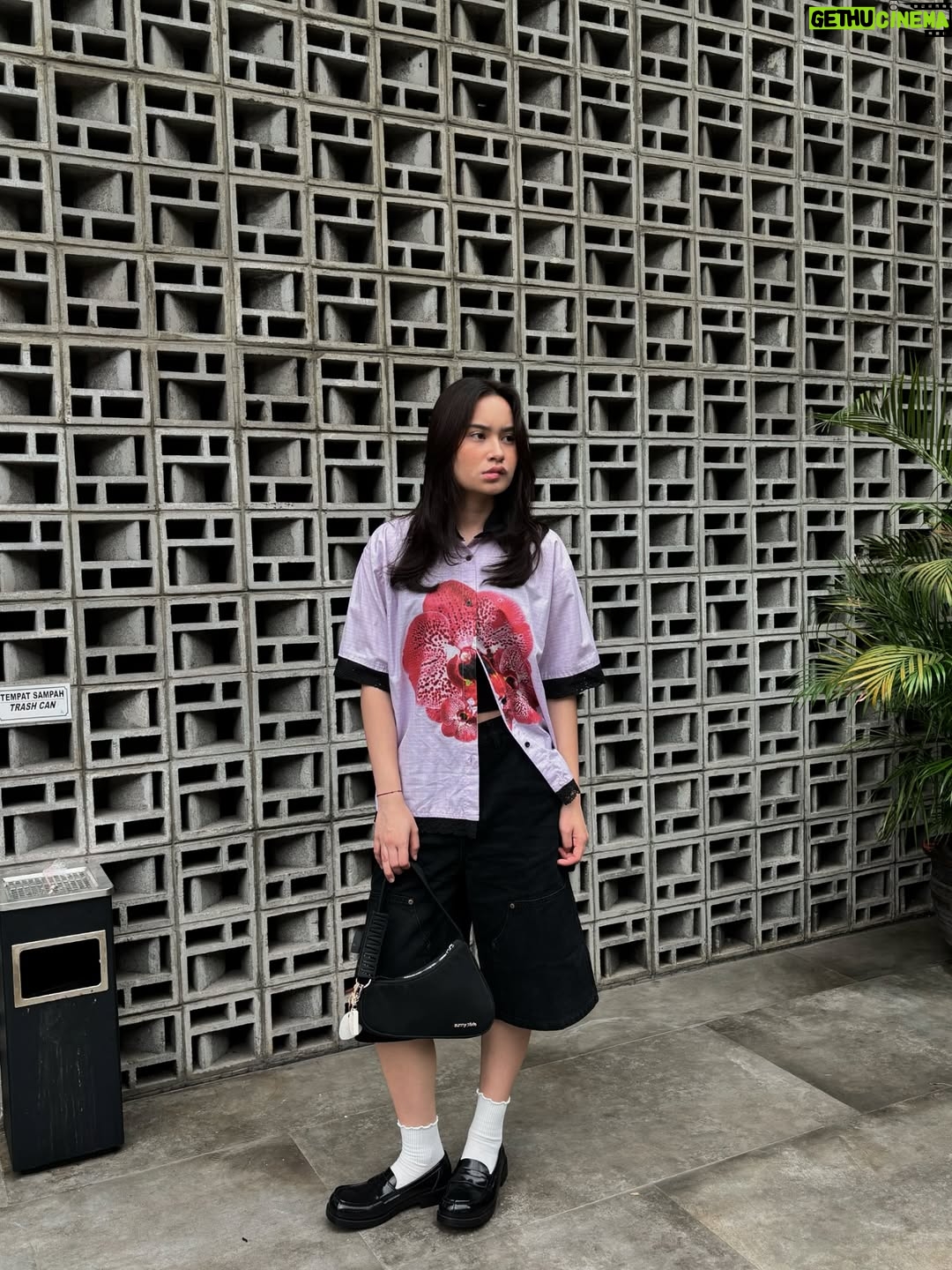 Satine Zaneta - 20.3K Likes - post haircut photo session 🤳🏻🫧