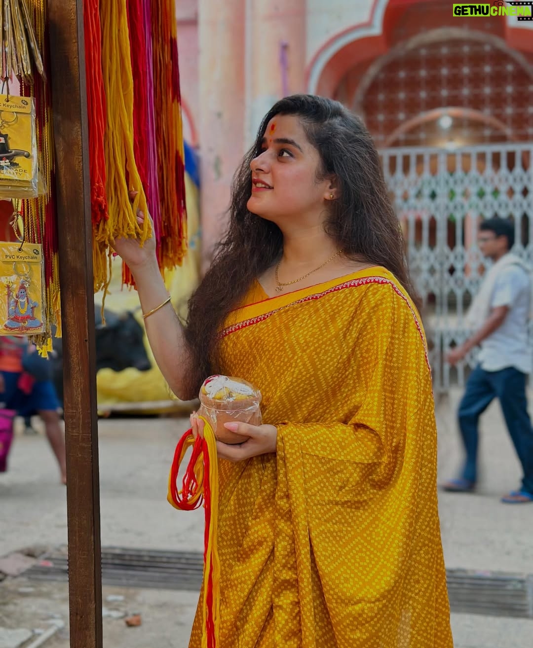 Satya Singh - 5.8K Likes - “नमामीशमीशान निर्वाणरूपं
विभुं व्यापकं ब्रह्म वेदस्वरूपम्।
निजं निर्गुणं निर्विकल्पं निरीहं
चिदाकाशमाकाशवासं भजेऽहम्॥”

📍तारकेश्वर धाम🕉️🙏🏻