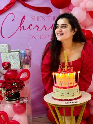 Satya Singh Instagram - 25.07.25♥️💫✨🎂
Another year, another layer of me. Unwrapped by time, softened by love, and shaped by faith🕉️🙏🏻Still here, still growing, still glowing and for that I’m deeply thankful❤️
#onegratefulsoul #aheartfullofthanks🙏