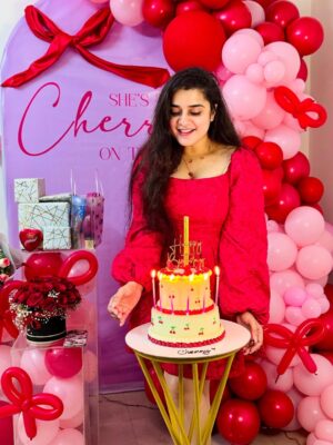 Satya Singh Instagram - 25.07.25♥️💫✨🎂
Another year, another layer of me. Unwrapped by time, softened by love, and shaped by faith🕉️🙏🏻Still here, still growing, still glowing and for that I’m deeply thankful❤️
#onegratefulsoul #aheartfullofthanks🙏