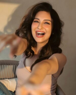 Saumya Tandon Instagram - Playful ❤️
That’s the state of mind I want to be always.

Captured by @peoplebypoojachoudhary 
Makeup @mitavaswani 
Hair @ @kamaldeepss 

#saumyatandon #saumyatandon #fun #funpics #happy #happyday #vibe #happyvibe