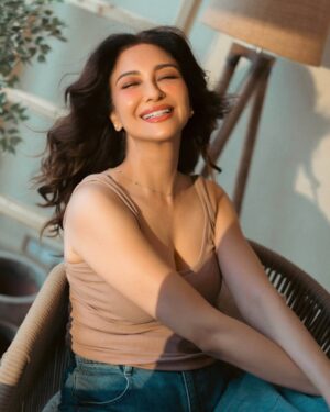 Saumya Tandon Instagram - Playful ❤️
That’s the state of mind I want to be always.

Captured by @peoplebypoojachoudhary 
Makeup @mitavaswani 
Hair @ @kamaldeepss 

#saumyatandon #saumyatandon #fun #funpics #happy #happyday #vibe #happyvibe