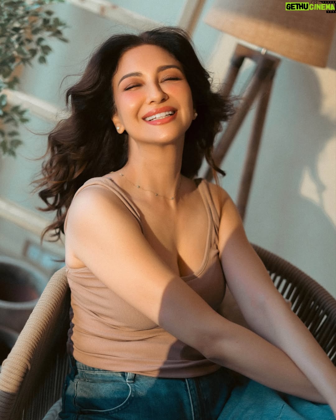 Saumya Tandon - 65.1K Likes - Playful ❤️
That’s the state of mind I want to be always.

Captured by @peoplebypoojachoudhary 
Makeup @mitavaswani 
Hair @ @kamaldeepss 

#saumyatandon #saumyatandon #fun #funpics #happy #happyday #vibe #happyvibe