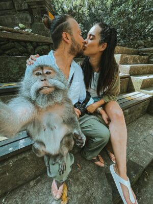 Scarlet Gruber Instagram - No pude encontrar un mejor equipo, una gran compañera de vida y alguien con una nobleza espectacular, gracias por ser tú, por ser mía, por hacernos nosotros.

4 años increíbles llenos de viajes, risas y muchas experiencias. 
Eres la casualidad más bonita que se volvió destino. Te amo chaparrita @scarlet_gruber feliz aniversario! ❤️