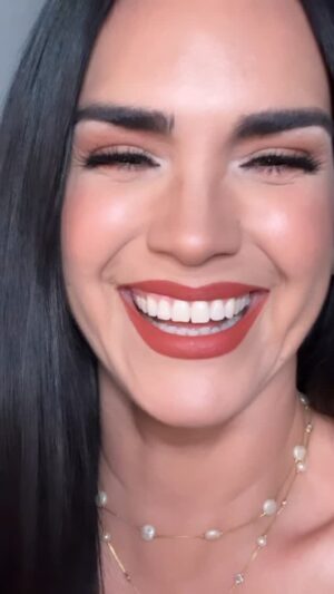 Scarlet Ortiz Instagram - ✨ ¿Cómo funcionan los parches de LifeWave? 
ESCRIBE LA PALABRA “PARCHE”

No introducen nada al cuerpo. Usan fototerapia: reflejan la luz natural de tu cuerpo para activar procesos de sanación y regeneración. 🌟

🔹 X39 — Regeneración celular
💙 ¿Qué activa?
Eleva el péptido GHK-Cu, que estimula la producción de células madre activas.

💪 Beneficios:
• Regenera tejidos y órganos
• Reduce inflamación y dolor
• Mejora la piel, el sueño y la energía
• Acelera la recuperación post-cirugía o lesiones… entre otros! 
#parches 
💫 ¿La magia? No contienen químicos ni medicamentos.
Solo activan la inteligencia de tu cuerpo a través de la luz.