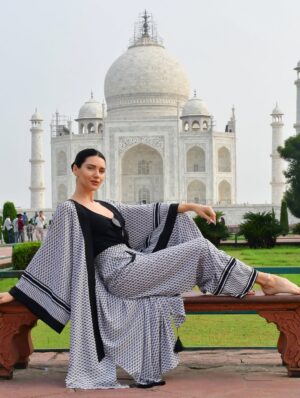 Scarlett Mellish Wilson Instagram - 2 Decades in the making - TAJ MAHAL at last 🤍 

You were breathtaking ✨ 

#TajMahal #SevenWonders #IncredibleIndia