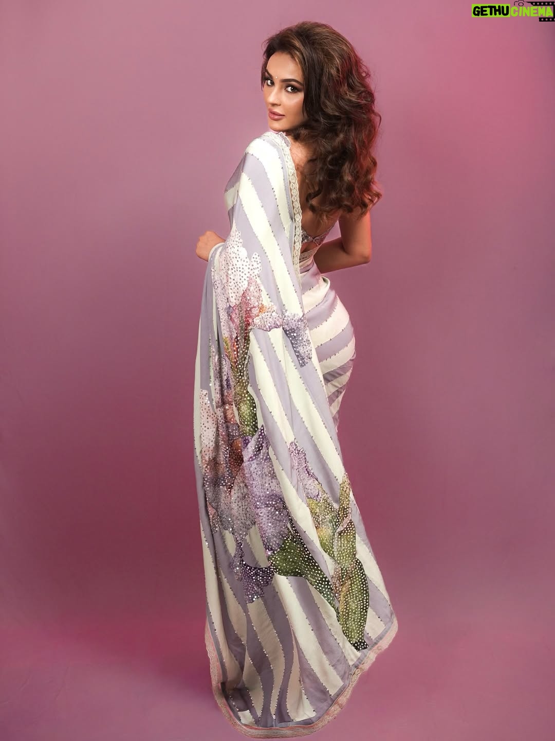 Seerat Kapoor - 14.4K Likes - The Pan-Indian Essence 😉🩵✨
#jatasyamaranamdhruvam 

Styled by @officialanahita
Saree: @label_swapnakopparapu
Jewellery: @aurelius_jewels
Makeup: @gulzarrwalaani
Style team: @pranathivarma.k
Pic: @studios19_lsp
