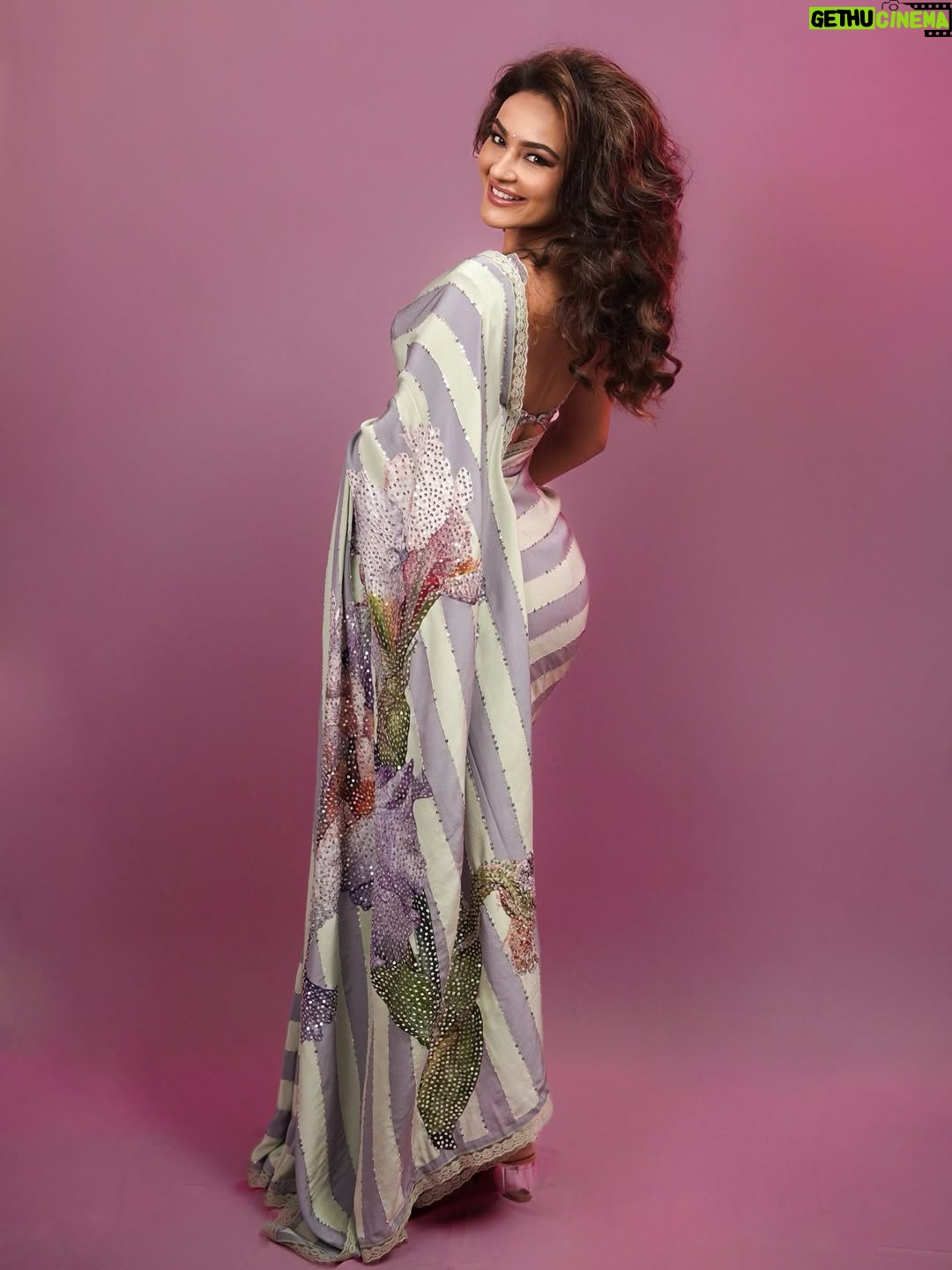 Seerat Kapoor - 14.4K Likes - The Pan-Indian Essence 😉🩵✨
#jatasyamaranamdhruvam 

Styled by @officialanahita
Saree: @label_swapnakopparapu
Jewellery: @aurelius_jewels
Makeup: @gulzarrwalaani
Style team: @pranathivarma.k
Pic: @studios19_lsp