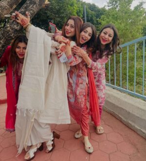Sehrish Ali Instagram - Eid Mubarak to all of you ✨❤️
From our family to yours 🌙🌙🌙
.
.
.
.
.
.
.
#eid #eidmubarak #ramadan #eidcollection #fashion #love #muslim #pakistan #islam #eiduladha #eidoutfit #instagram #eidaladha #instagood #trending #eidgifts #allah #eidulfitr #bhopal #henna #wedding #quran #india #happyeid #muslimah #mehndi #hajj #india #Sehrishali