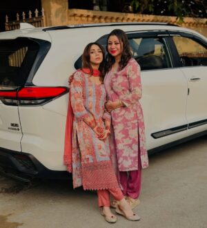 Sehrish Ali Instagram - Eid Mubarak to all of you ✨❤️
From our family to yours 🌙🌙🌙
.
.
.
.
.
.
.
#eid #eidmubarak #ramadan #eidcollection #fashion #love #muslim #pakistan #islam #eiduladha #eidoutfit #instagram #eidaladha #instagood #trending #eidgifts #allah #eidulfitr #bhopal #henna #wedding #quran #india #happyeid #muslimah #mehndi #hajj #india #Sehrishali